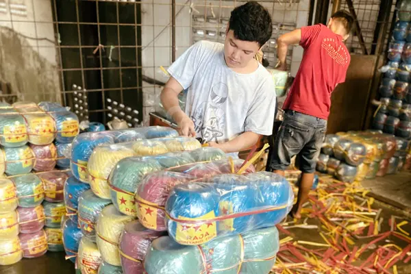Proses Packing Tali Rafia Jakarta